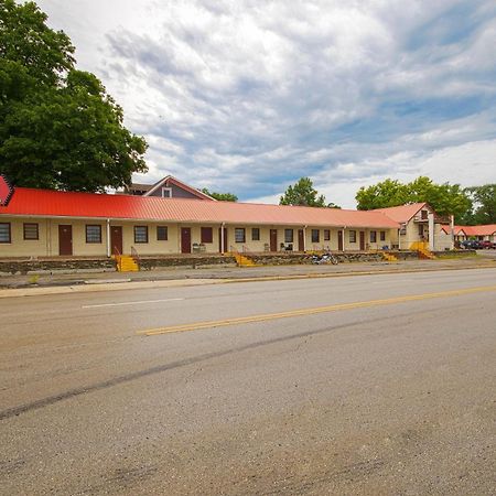 Sunflower Motel Hiawatha By Oyo Eksteriør bilde