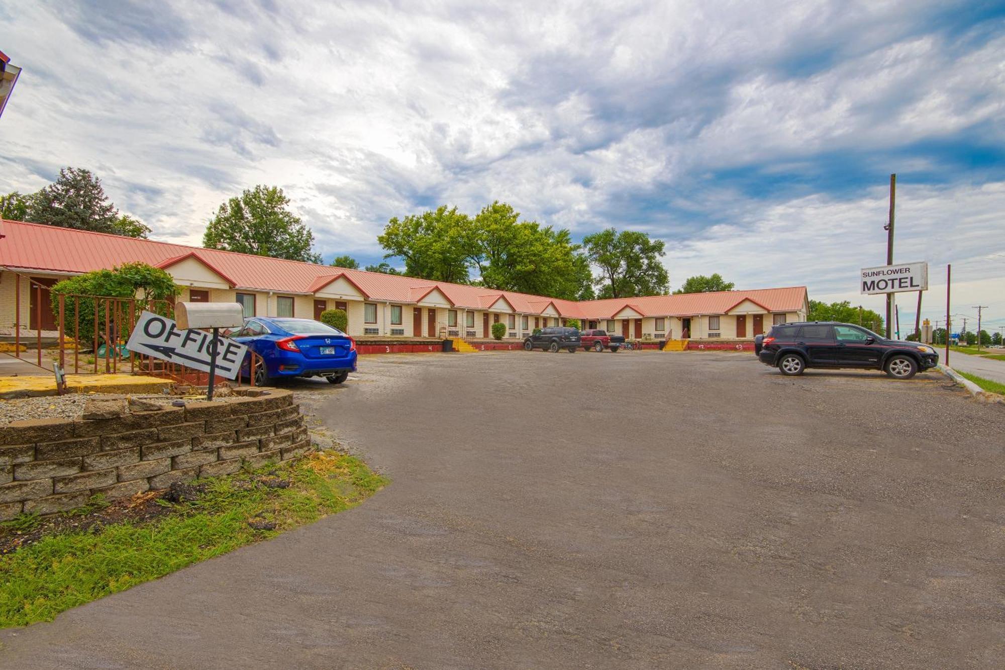 Sunflower Motel Hiawatha By Oyo Eksteriør bilde